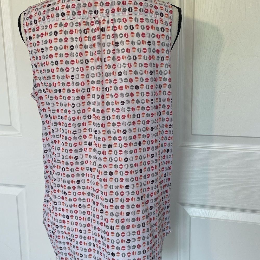 Gap Sleeveless Button Down Lips Top, Medium - image 7